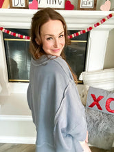 Load image into Gallery viewer, Oversized Detail Cut Sweatshirt