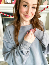 Load image into Gallery viewer, Oversized Detail Cut Sweatshirt