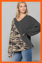 Load image into Gallery viewer, Two Tone Camo Top