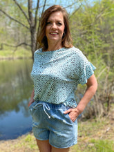 Load image into Gallery viewer, Washed Denim Shorts