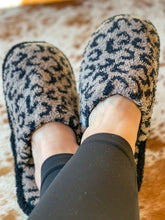 Load image into Gallery viewer, Comfy Luxe Leopard Slide On Slippers
