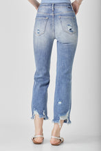 Load image into Gallery viewer, Avery Crop Risen Jeans
