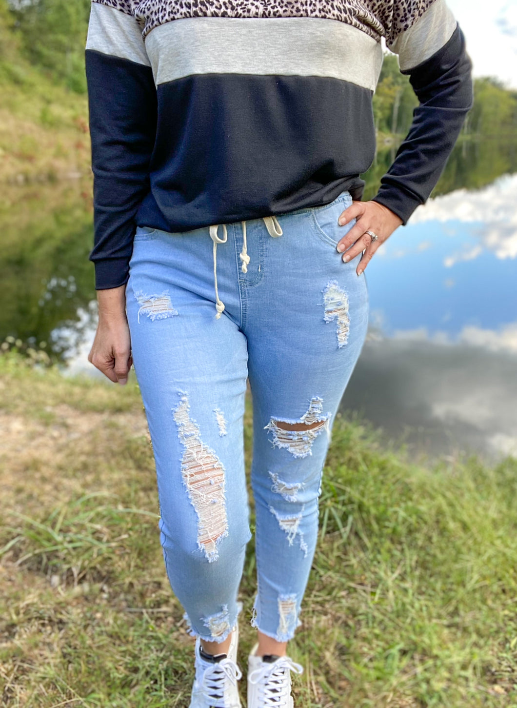 Knockout Distressed Jean Joggers – Wardrobe on Woods Boutique